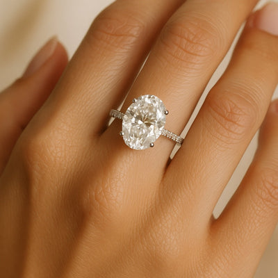 The Grace and Glow of the Oval Cut Engagement Ring