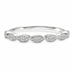 Zarter, minimalistischer 14k Weißgold Halb-Eternity Diamant Ehering oder Stapelring für Damen