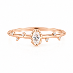 Anillo de promesa minimalista y delicado de oro rosa de 14k con moissanita ovalada para ella