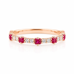 Delicado y elegante anillo de boda o apilable de rubí y diamantes en oro rosa de 14k para mujer