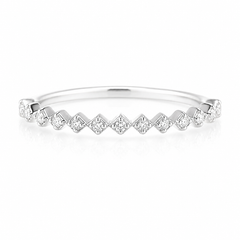 Zarter minimalistischer halber Ewigkeitsring für Damen aus 14 Karat Weißgold mit Diamanten und geometrischem Design