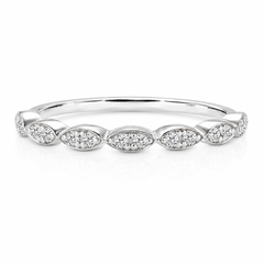 Anillo de boda o apilable de oro blanco de 14k con diamante, minimalista y delicado para mujer
