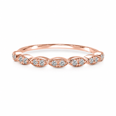 Anillo de boda de oro rosa de 14k con diamantes de media eternidad, minimalista y delicado para mujer