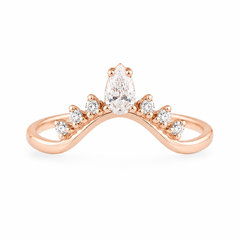 Dainty anillo de boda o apilable de oro rosa de 14k con tiara curva de diamantes en forma de pera para mujer