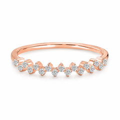 Anillo de boda o apilable de oro rosa de 14k con grupo de diamantes minimalista único para ella