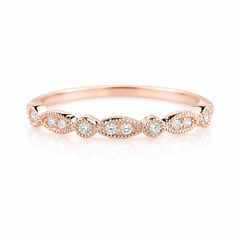 Alianza o anillo apilable minimalista y delicado de oro rosa de 14k con diamantes de media eternidad para mujer