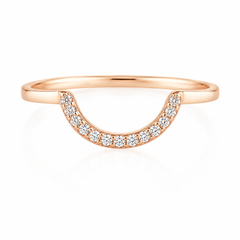 Anillo apilable curvo minimalista de oro rosa de 14k con diamante.