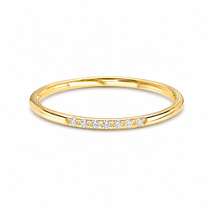Delicado y elegante anillo de promesa de oro amarillo de 14k con pavé de diamantes para ella