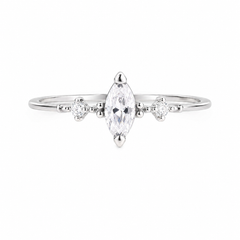 Delicado anillo de promesa de oro blanco de 14k con diamante talla marquesa para ella